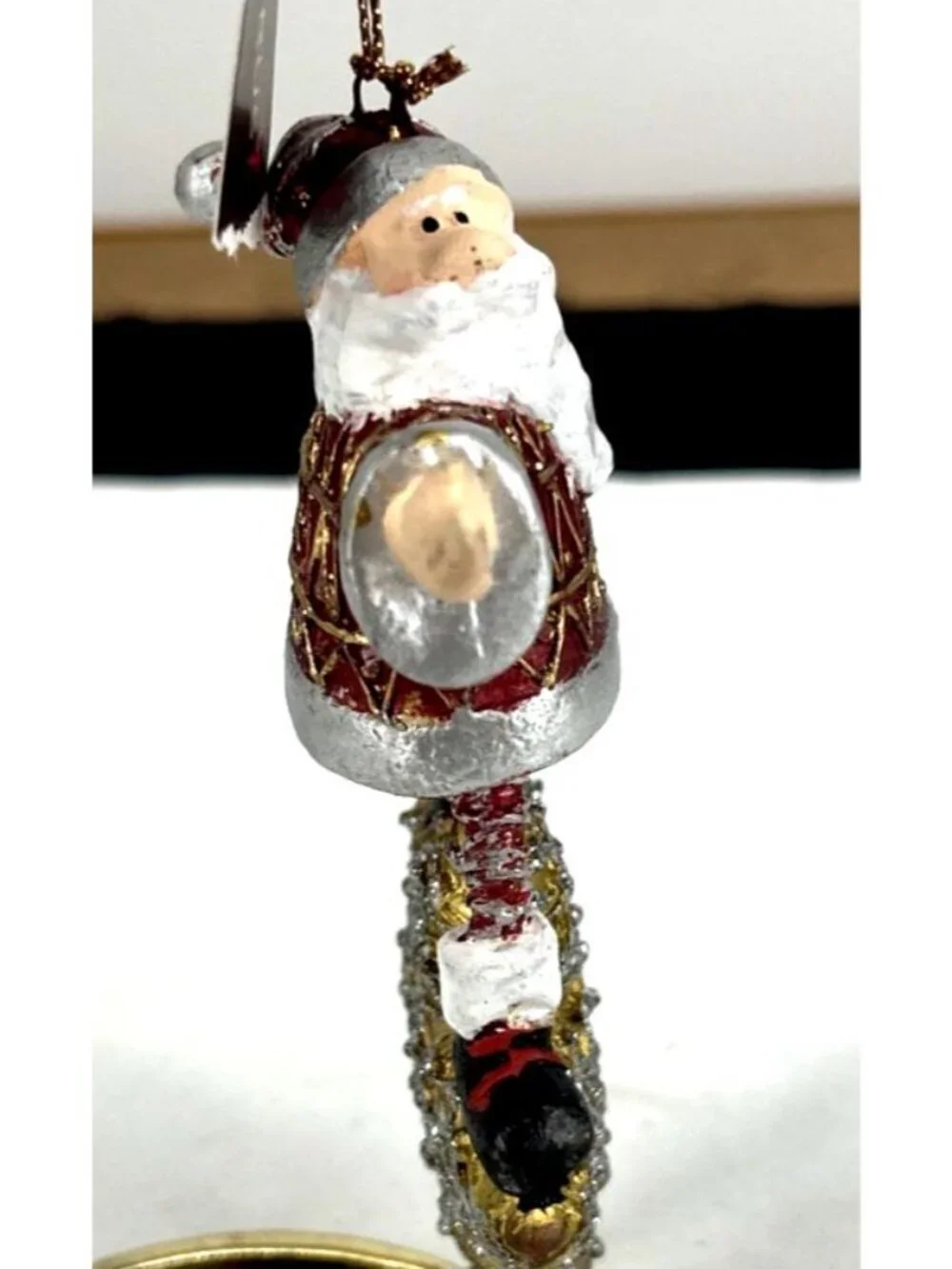 Papyrus santa standing